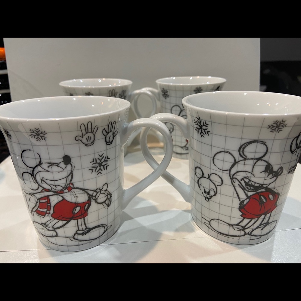 Set of 4 coffee cups